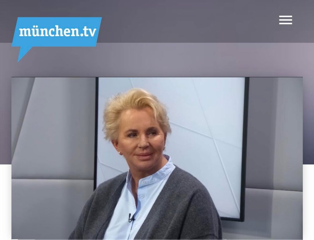 🎥 Wer spricht endlich Klartext für unsere Seniorinnen und Senioren?

Gestern Abend saß unsere Gründerin @lydiastaltner beim ‚Wahl-Spezial‘/ @muenchen.tv 
Und sie hat genau das getan, was sie immer tut: Haltung gezeigt.

Es ging nicht nur um Politik.
Es ging auch um das soziale München.
Um Altersarmut.
Um Einsamkeit.
Um Menschen, die jahrzehntelang gearbeitet haben und heute jeden Euro umdrehen müssen.

Lydia hat deutlich gesagt, was sich ändern muss. Für ein München, das niemanden vergisst. Für Seniorinnen und Senioren, die Respekt verdienen – nicht nur Applaus.

31.000 unterstützte Seniorinnen und Senioren bundesweit stehen hinter diesen Worten. Und jede einzelne Geschichte zählt.

Habt ihr die Sendung gesehen?
Wie fandet ihr ihren Auftritt?

Hier findet ihr den Link zur Mediathek👇 
https://www.muenchen.tv/mediathek/video/bayern-agenda-wahl-spezial/

Schaut rein und schreibt uns in die Kommentare, was ihr denkt. ✍️ 

Lasst uns gemeinsam laut bleiben für die, die oft nicht mehr gehört werden.
💛

#lichtblickseniorenhilfe #tvauftritt #münchentv #senioreninaltersarmut