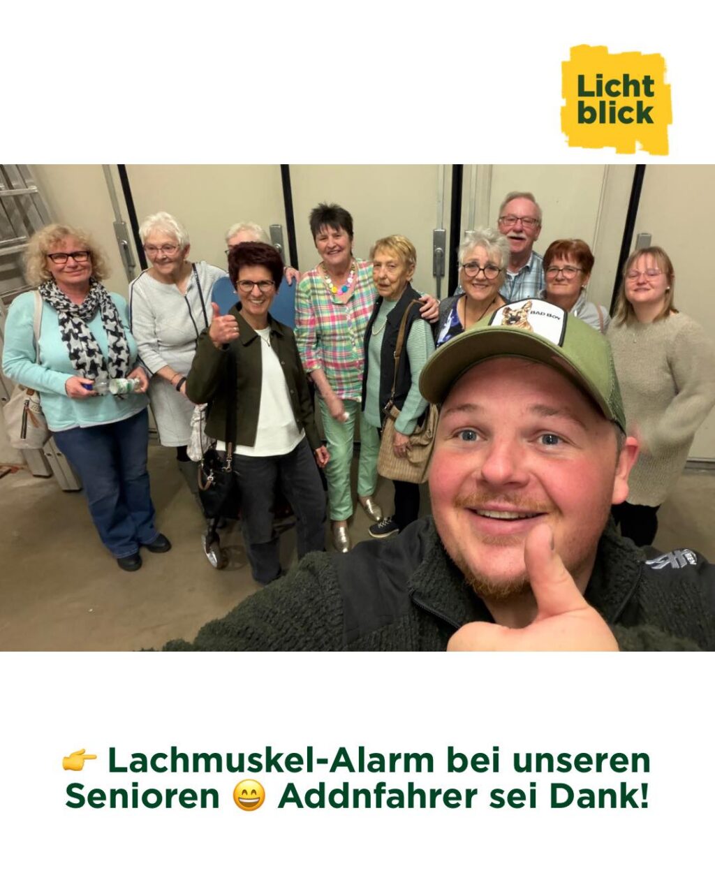 Wenn ein ganzer Saal Tränen lacht, dann war @addnfahrer auf der Bühne. 😄

Unsere Lichtblick-Seniorinnen und Senioren durften einen wunderbaren Abend in der Stadthalle Deggendorf erleben. Eingeladen von Kabarettist @addnfahrer, der unsere Senioren seit Jahren nicht vergisst und sich auch als Botschafter der Lichtblick Seniorenhilfe engagiert.

Und eines kann man sagen: Die Lachmuskeln wurden ordentlich trainiert. Der ganze Saal hat gelacht, geklatscht und den Moment genossen.

Für viele unserer Senioren sind solche Abende viel mehr als nur Unterhaltung. Es sind Stunden, in denen Einsamkeit Pause macht. Stunden, in denen Sorgen leiser werden. Stunden, in denen man einfach wieder Teil von etwas Schönem ist.

Lieber @addnfahrer, danke für dein großes Herz und dein treues Engagement für unsere Senioren in Altersarmut. Danke, dass du ihnen solche Abende schenkst.

Unsere Seniorinnen und Senioren und wir haben diesen Abend in vollen Zügen genossen. Und wir sind sehr dankbar, dich an unserer Seite zu wissen. 💛