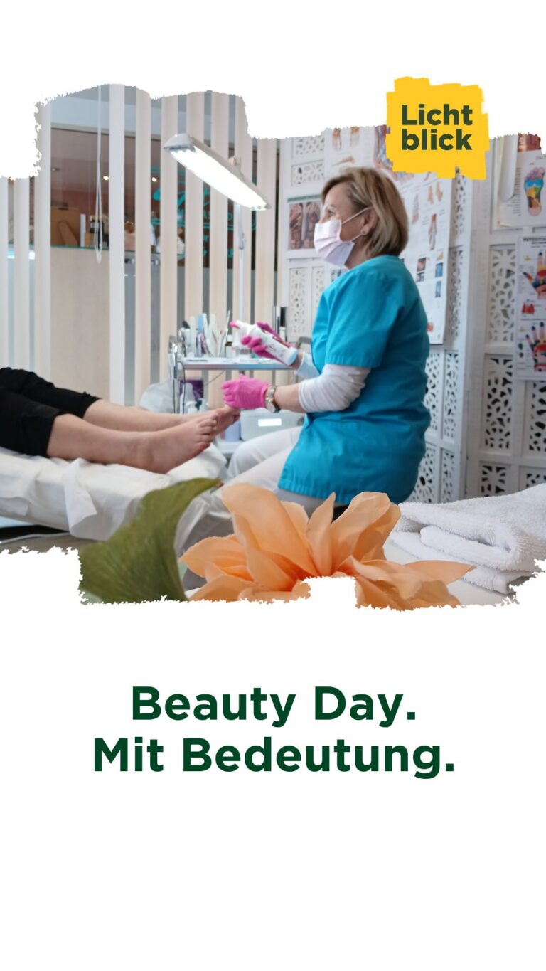 Füße tragen ein Leben. Heute hat jemand sie getragen. 👣💛 

Ein ganzer Tag Fußpflege ohne Pause. Komplett kostenlos für unsere Seniorinnen und Senioren in Altersarmut rund um den Tegernsee. 👣💛

Genau das hat Christine Schmid im Salon @secretbeautytegernsee in Rottach-Egern möglich gemacht. Mit Ruhe, Herz, Fachkompetenz und echter Aufmerksamkeit. ♥️

Unsere Seniorinnen und Senioren sind danach anders gegangen, leichter, entspannter, definitiv alle mit einem glücklichen Lächeln im Gesicht. 😊

Und das Schönste. Das war kein Einmal-Termin. Unsere Seniorinnen und Senioren dürfen regelmäßig kommen. Die Kosten tragen wir gemeinsam, halb Lichtblick, halb Christine. 🫶🏼

Christine, ganz lieben Dank für dieses wundervolle Engagement. Danke, dass du Menschen spüren lässt, dass sie wichtig sind. 🙏

Wenn ihr als Unternehmen auch so einen Lichtblick schenken möchtet, schreibt uns gern. 🤝

#lichtblickseniorenhilfe #tegernsee #rottachegern #fusspflege #gemeinsamhelfen